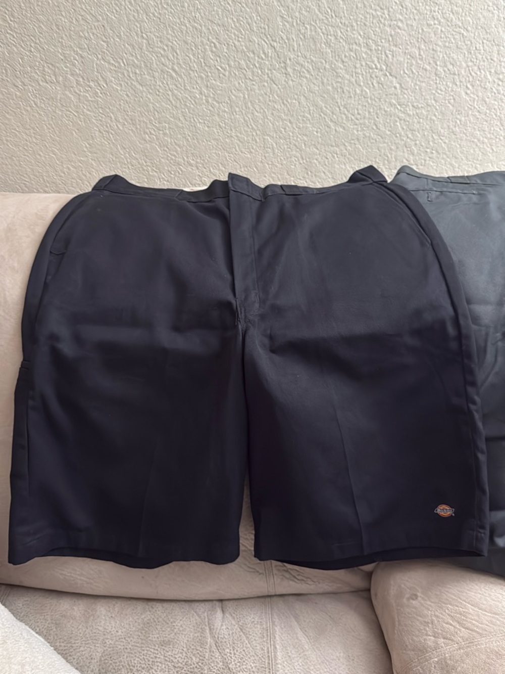 2 Pairs: Dickies Men’s Loose Fit Shorts in Black and Charcoal Gray - Picture 2 of 2